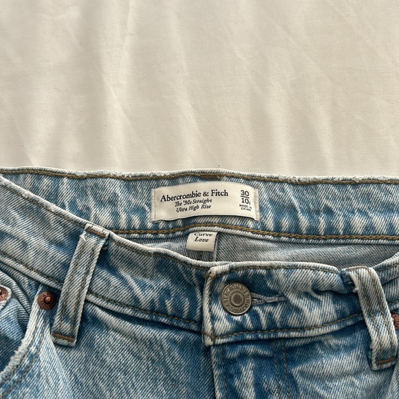 ABERCROMBIE 90s STRAIGHT ULTRA HIGH RISE JEANS - Picture 2 of 2